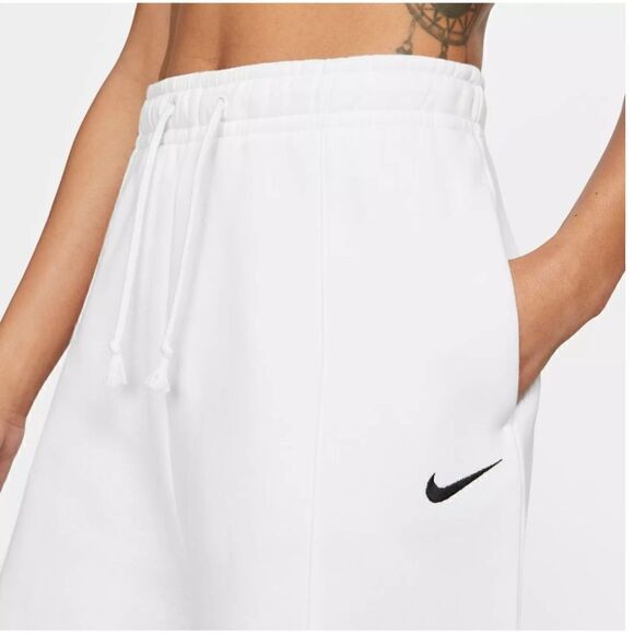 𝅺NIKE Women's White Oversized Baddie Essential Fleece High Rise Shorts - Picture 4 of 4